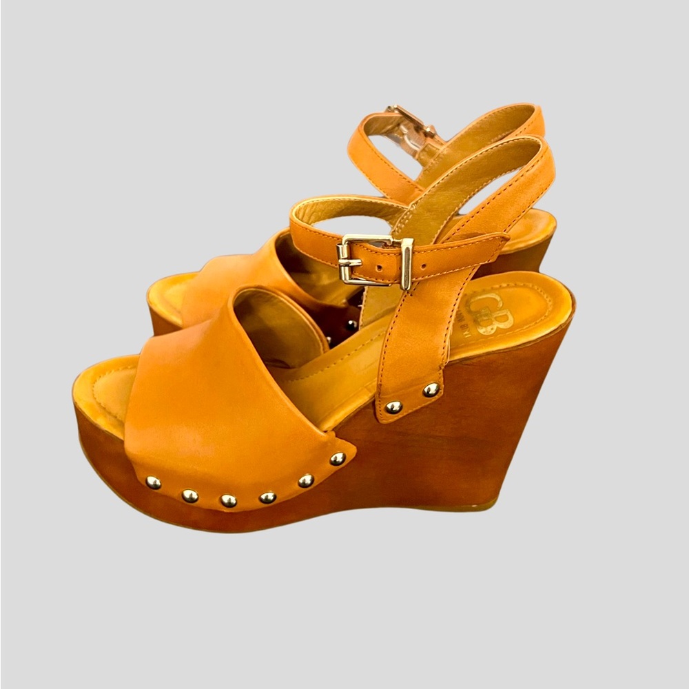Gianni Bini Leather Wedges